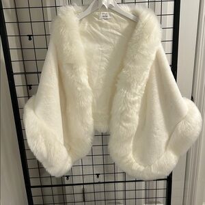 Elegant White Faux Fur Women's Shawl